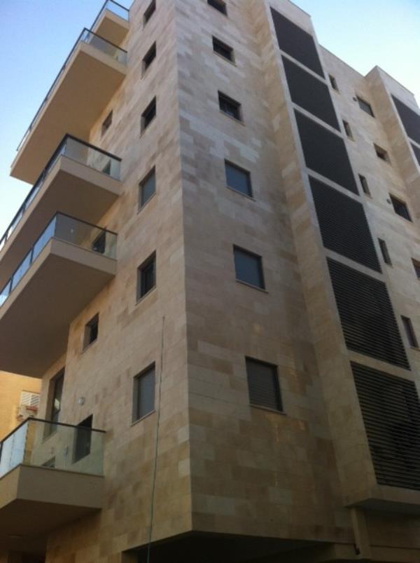 צ"ג בנות 10, ראשון לציון